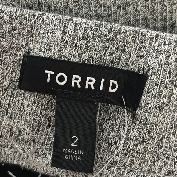——S0LD on MERC —-Torrid Heather Gray Ribbed Zip Front Pencil Skirt Womens - Picture 3 of 6